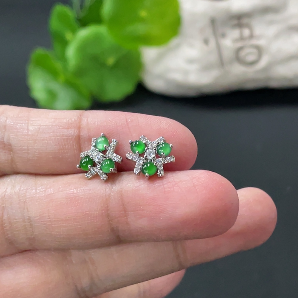 F35109732 A pair of jadeite cabochon ear studs without gold inlay, total weight approximately 1.43g