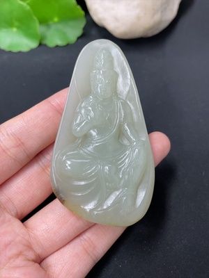 H43151626 和田玉挂件    观音     货品总重约57.2g   皮色成因未定