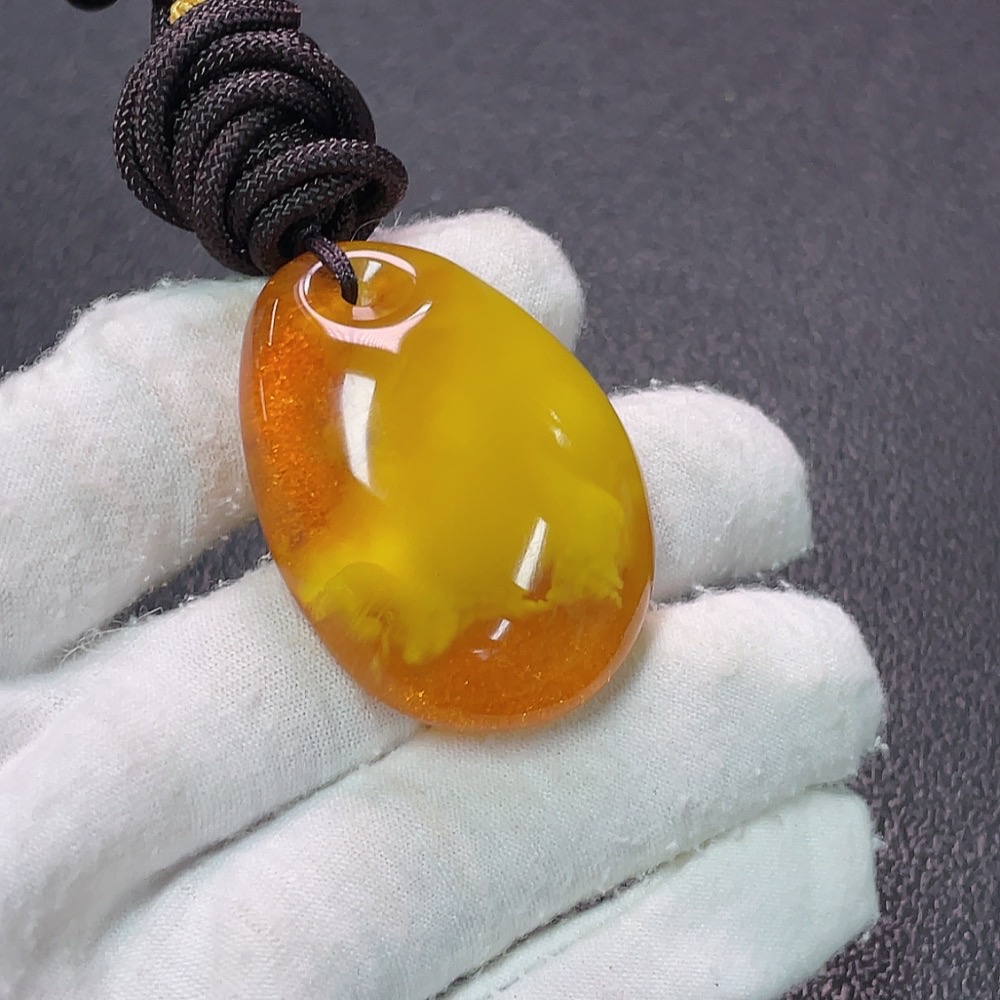 C34949471 Amber Beeswax Pendant Total Weight Approx. 14.32g with String
