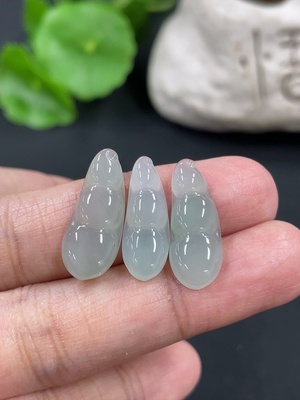 F41924417 翡翠福豆镶嵌件 货品总重约3.1g