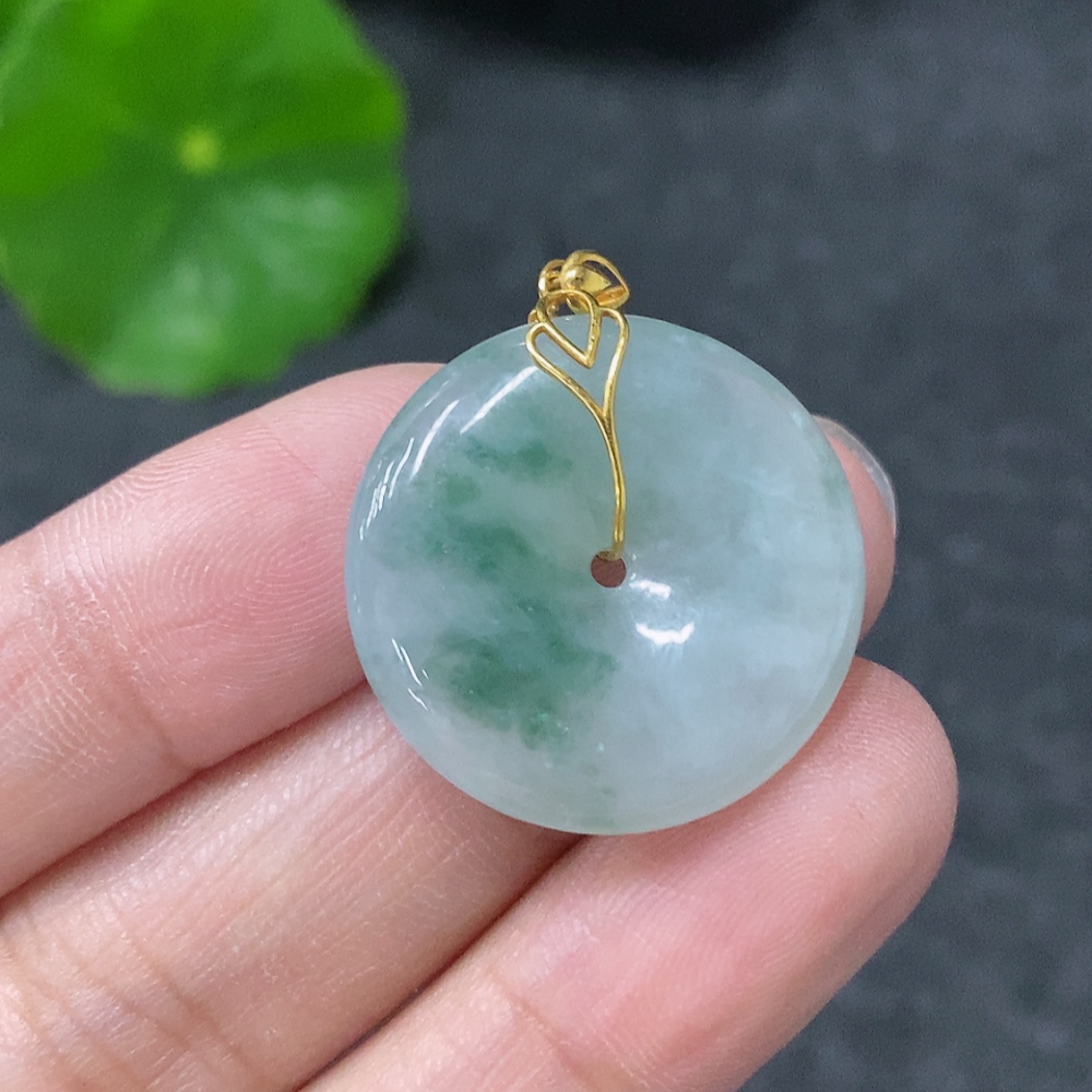 F32798580 Jadeite Safety Buckle Pendant with 18K Gold, Total Weight Approx. 5.37g