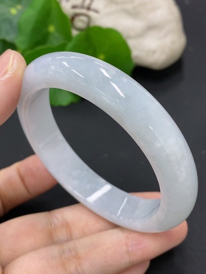 F46616129 翡翠正圈手镯 圈口53.2 货品总重约50.4克