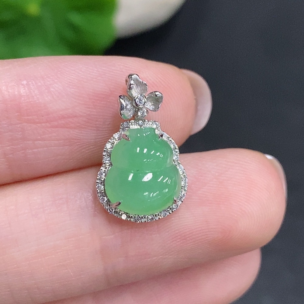 F34002951 Jadeite Gourd Inlaid Pendant 18k Gold Total Product Weight Approx. 1.19g Non-Diamond