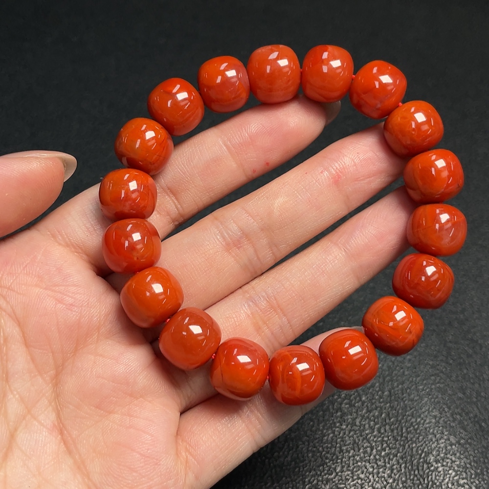 C32745843 South Red Agate Bracelet with Visible Organic Matter, Total Weight Approx. 46.53g, Size Approx. 12.2mm