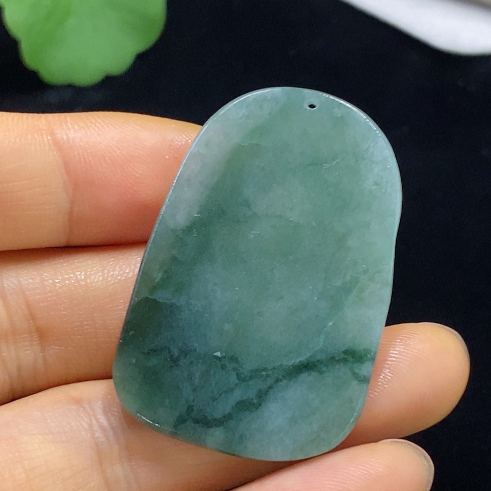 F34024879 Jadeite Auspicious Fish Pendant (Approx. 13.39g, Unpolished)