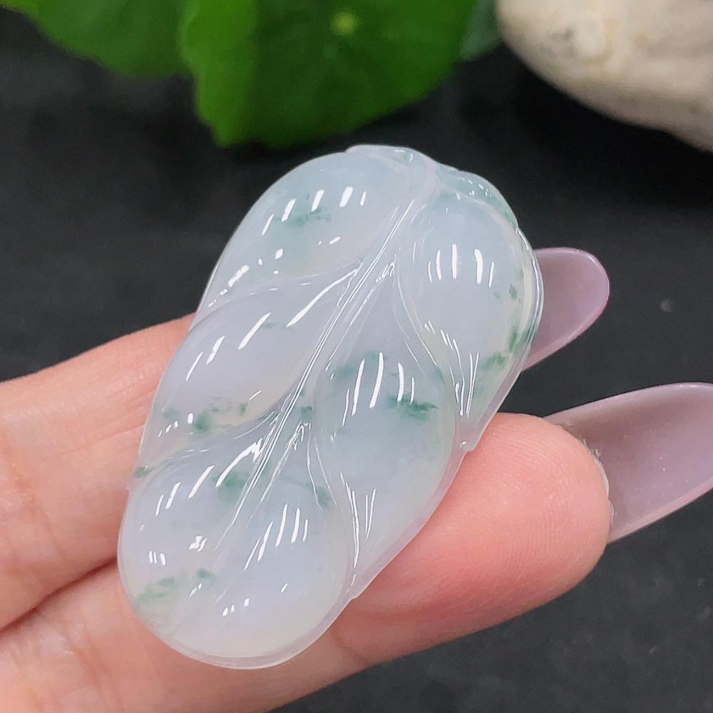 F35129464 Jadeite Leaf Pendant Total Weight Approx. 11.27g