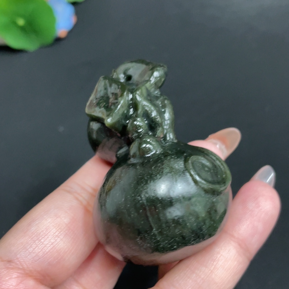 H31678051 Hetian Jade Handheld Piece Gourd Total Weight Approx. 117.2g