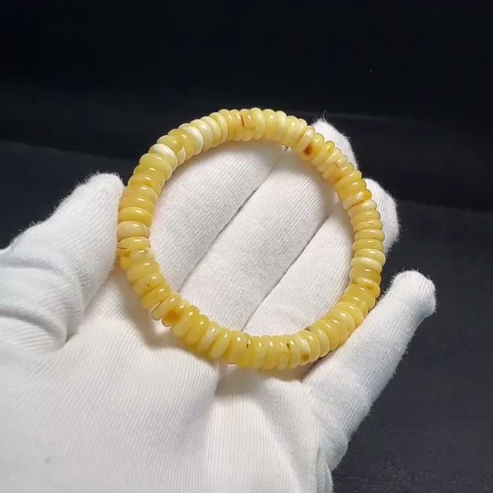 C27132170 Amber and Beeswax Bracelet, Total Weight Approx. 7.90g, Bead Size 8mm