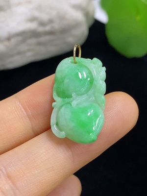 F46572793 翡翠挂件 无印记 测金含量18k 货品总重约3.19克