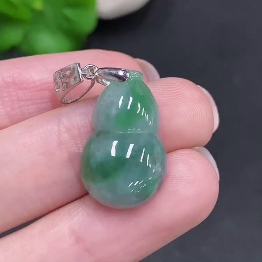 F34003362 Jadeite Gourd Pendant Non-Gold Inlaid Total Weight Approx. 2.8g