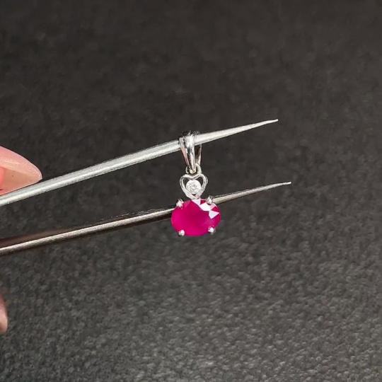C33889803 Ruby Pendant Non-Gold Total Weight Approx. 0.76g