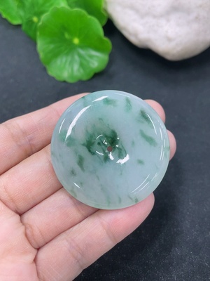 F45367100 翡翠平安扣挂件 货品总重约20.7g 含其它矿物成分