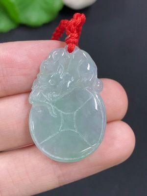 F46555672 翡翠福鼠运财挂件 货品总重量约7.2克（含绳重）