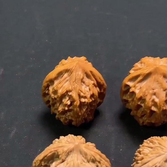 W34993274 Walnuts Sell as a Lot