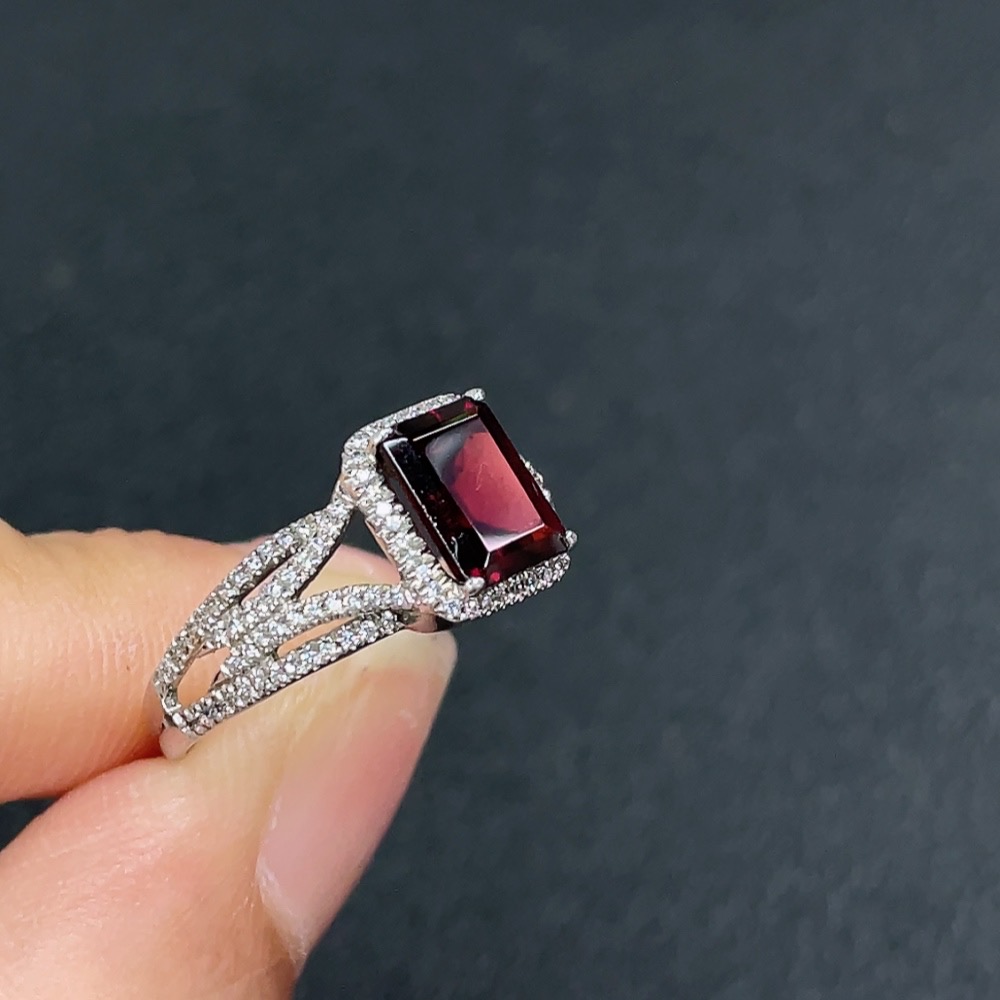 C32816620 Garnet Ring Non-Gold Total Weight Approx. 2.78g Size 15