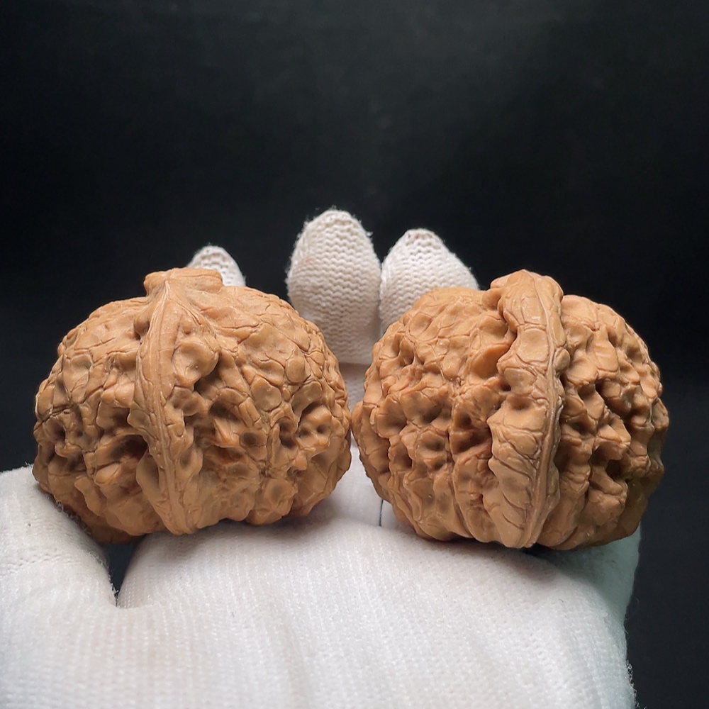 W35199838 Walnut Total weight about 61.61g Size about 50.1mm