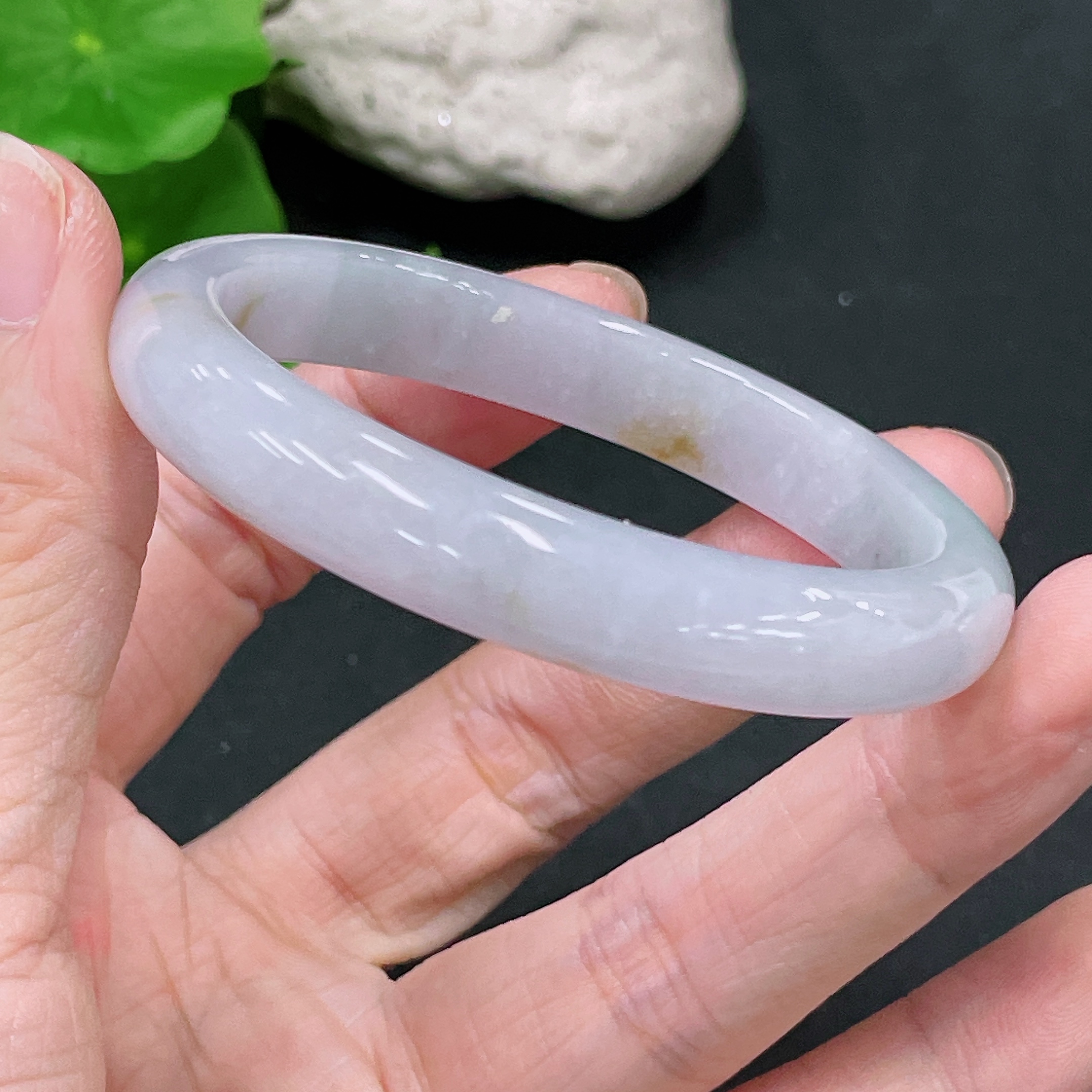 F33920309 Jadeite Round Bangle, Total Weight Approximately 32.5g, Color Origin of Yellow Part Undetermined, Size 52.4