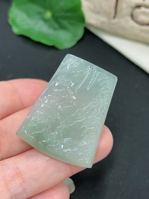F42958113 翡翠山水牌挂件 货品总重约8.9克
