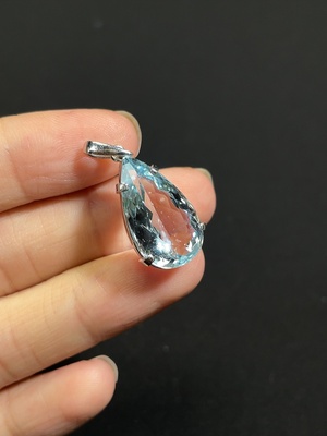 C46535226 海蓝宝石挂件 扣头PT86% 主体PT80% 货品总重约3.83g  吉尔德证书：8.192克拉 圣玛利亚色 Vb火彩