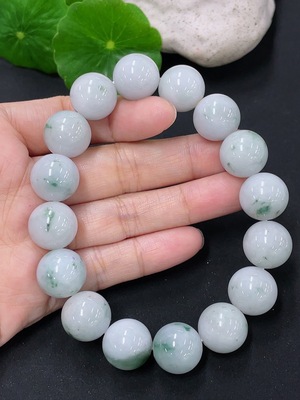 F41934050 翡翠手串 卡13.6mm左右 货品总约重70g