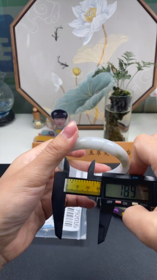 F32792016 Jadeite Regular Bangle, Inner Diameter 58.5mm, Total Weight Approx. 49.54g