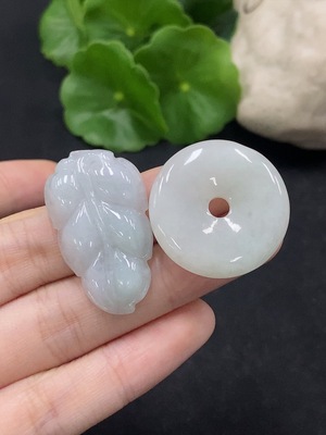F34028838 Jadeite Pendants Sell as a Lot
