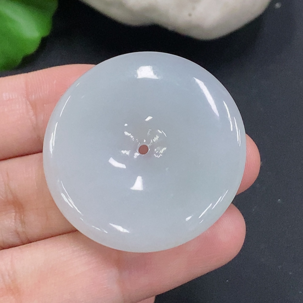 F31596237 Jadeite Peace Knot, Total Weight Approximately 14.4g