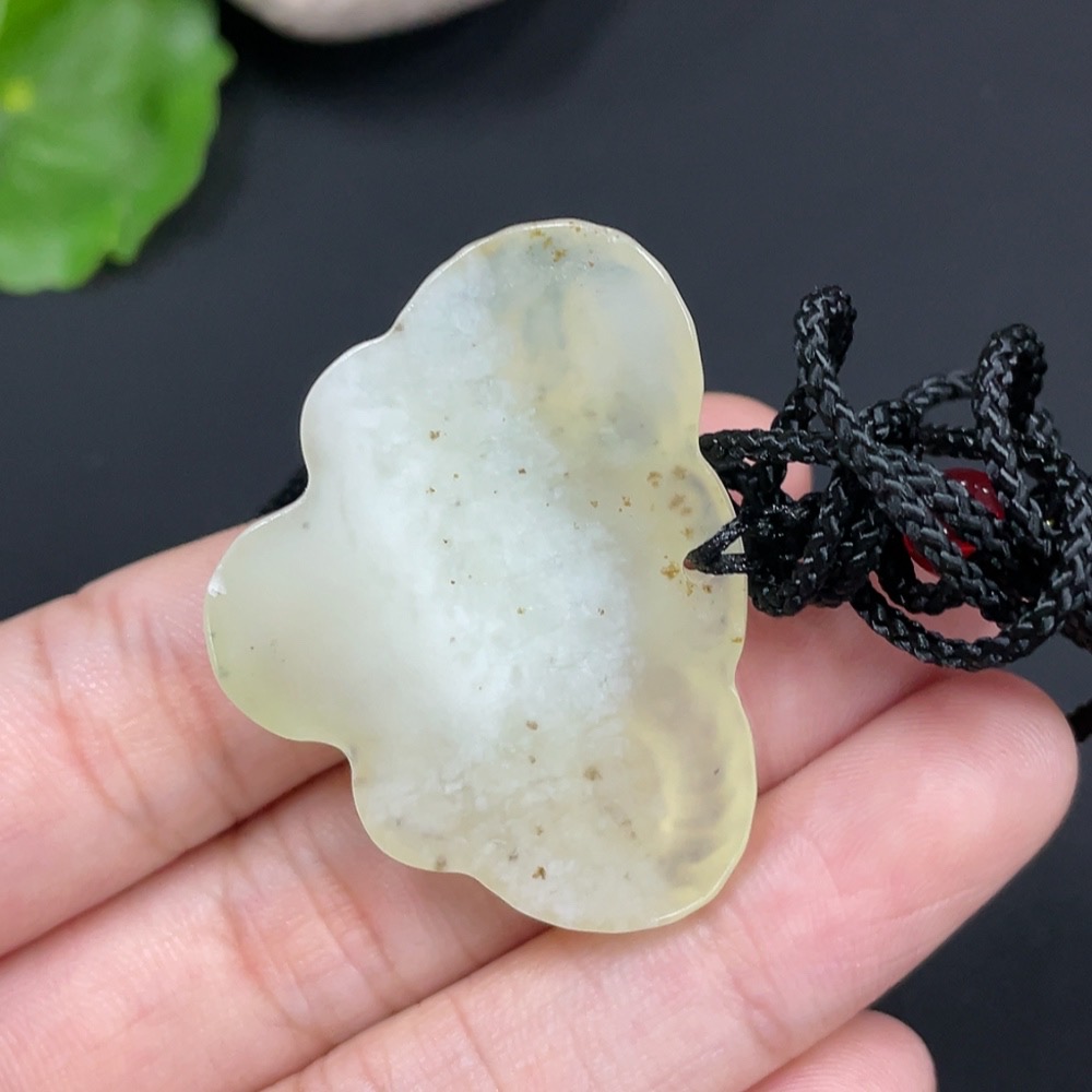 H29429958 Xiuyu (Serpentine Jade) Pendant     Sheep Head     Total Weight (Including Rope): Approx. 14.1g