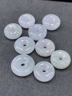 F34948115 Jadeite Peace Knot Pendant Sell as a Lot