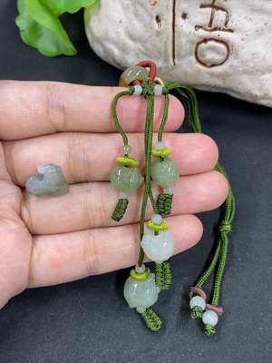 F46525629 翡翠挂件 货品总重约11.2g 一手走