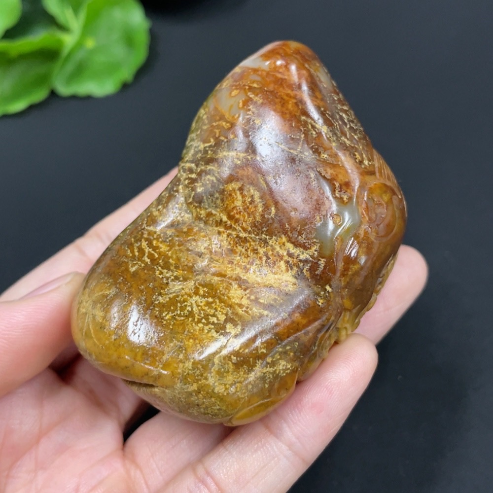 H29352154 Hetian Jade Handheld Carving - Auspicious Beast - Undetermined Skin Color Origin, Contains Other Mineral Components, Total Weight Approximately 168.2g