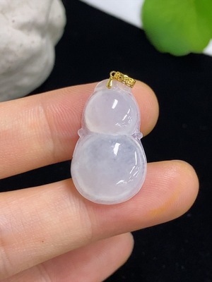 F42977534 翡翠葫芦挂件 18k 货品总重约3克