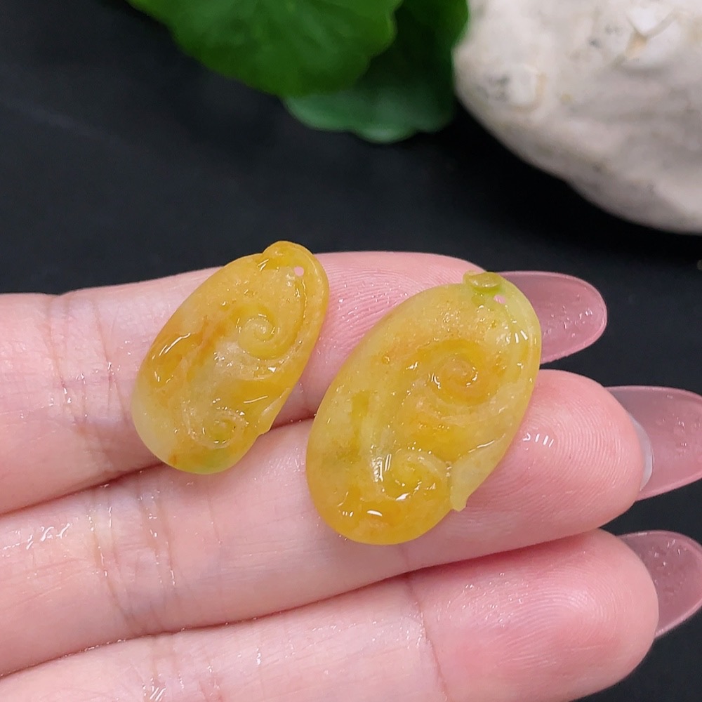 F34012170 Jadeite Pendant Rough Lot (Yellow Part Color Origin Undetermined)