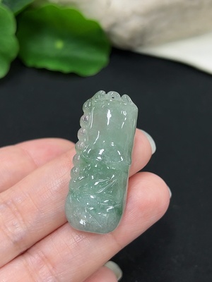 F41941589 翡翠竹节挂件 货品总重约8.1克