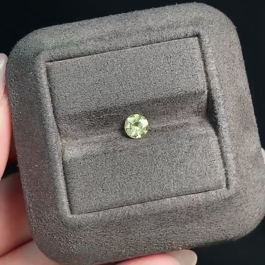 C34953013 Beryl Rough Stone, Color Origin Undetermined, Total Weight Approximately 0.55 Carats