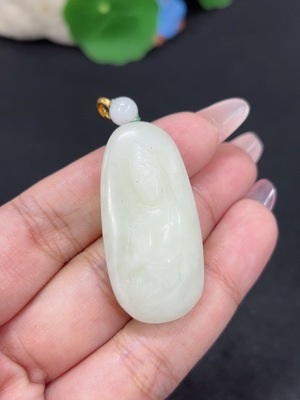 H46587328 和田玉挂件 观音 货品总重约15.3g 含其他矿物成分 非金