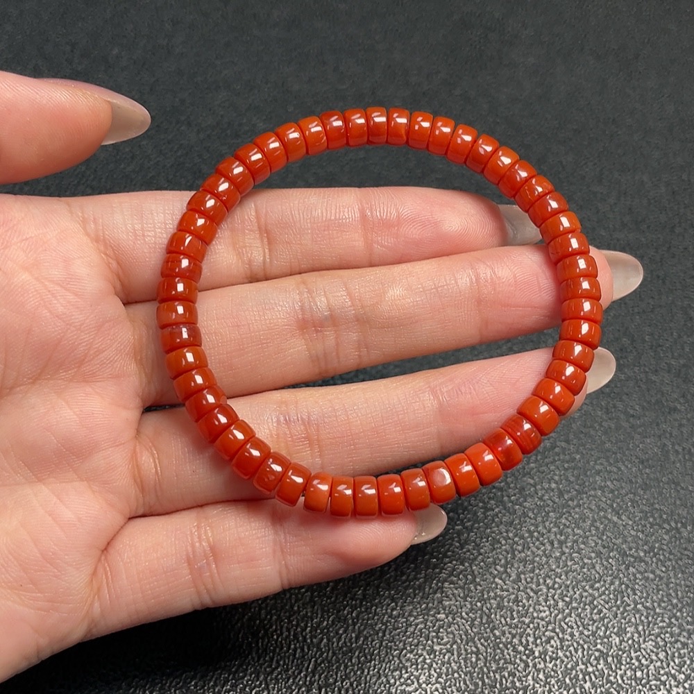 C34952383 South Red Agate Bracelet with Visible Organic Matter, Total Weight Approx. 11.95g, Bead Size ~5.9mm