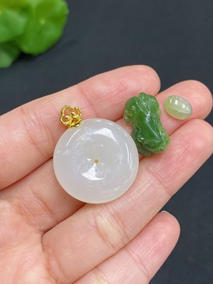 H29407516 Hetian Jade Pendant Non-Gold Total Weight Approx. 8g