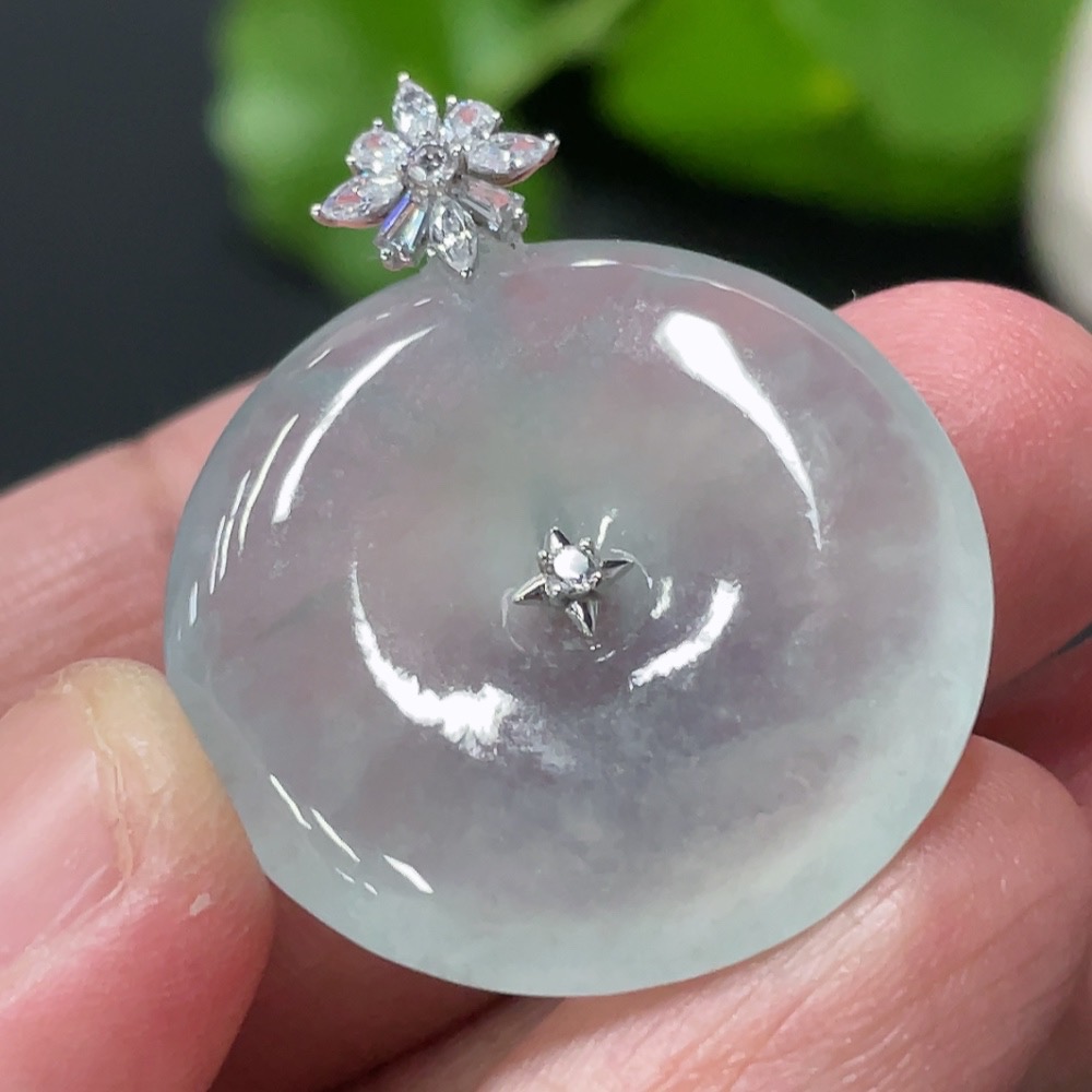 F30520492 Jadeite Peace Knot Pendant with 18K Gold Setting, Non-Diamond, Total Weight Approx. 6.97g