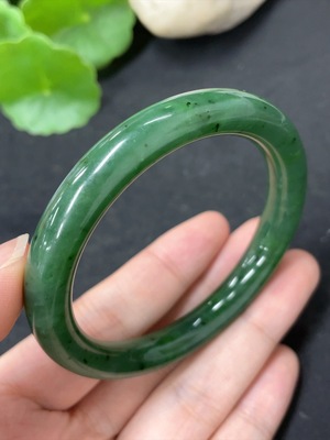H41904898 和田玉圆条手镯 圈口53.2  货品总重约36.1g