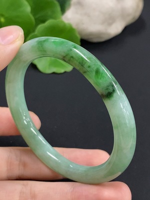 F42968460 翡翠圆条手镯 圈口52.3  货品总重约32.2g