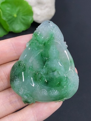F46554567 翡翠御龙观音挂件 货品总重量约30克 大师收藏证 含其他矿物质