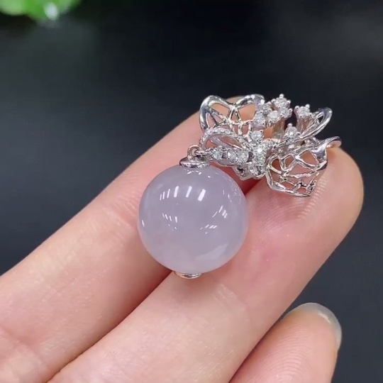 F25880788 Jadeite inlaid pendant 18k, total weight approx. 6.05g