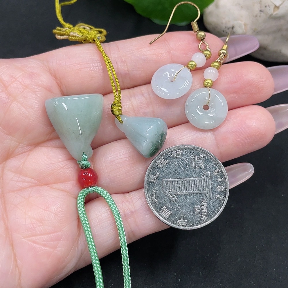 F35128019 Jadeite Pendant + Earrings Sell as a Lot (Non-Gold Inlaid) (Beads Non-A)