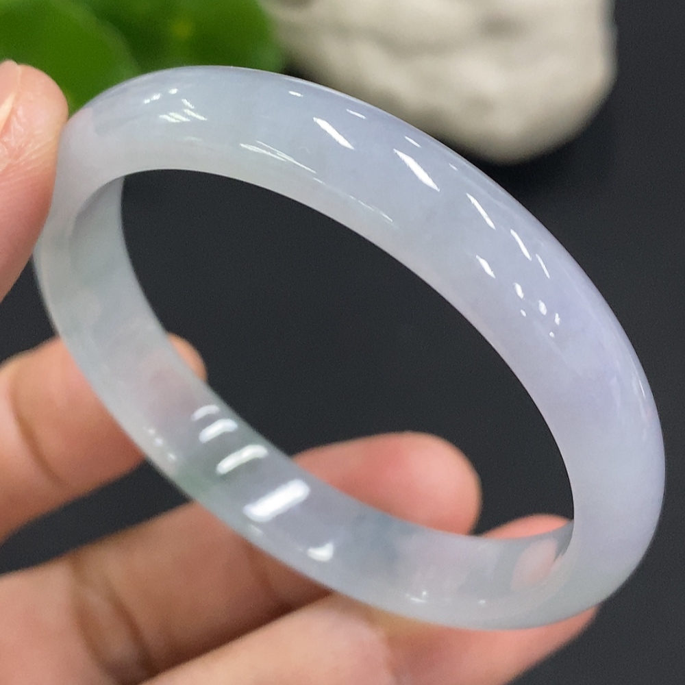 F31684588 Jadeite regular bangle, size 46, total weight approximately 20.3g