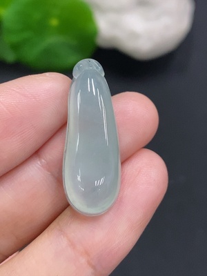 F34000522 Jadeite Blessing Melon Pendant with a total weight of approximately 4.1 grams