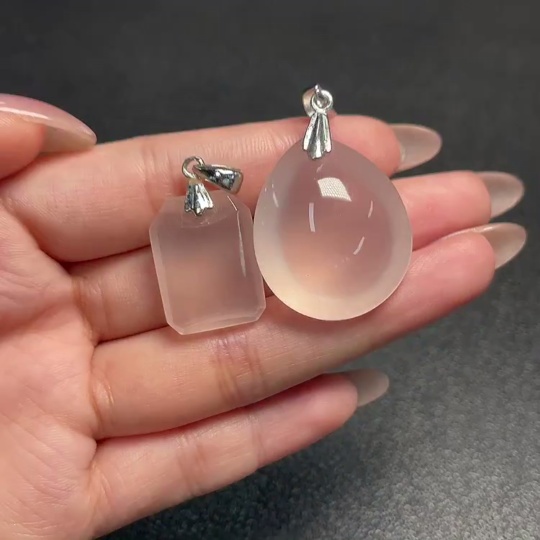 C34067008 Crystal Pendant Non-Gold Total Weight Approx. 20.82g Sell as a Lot