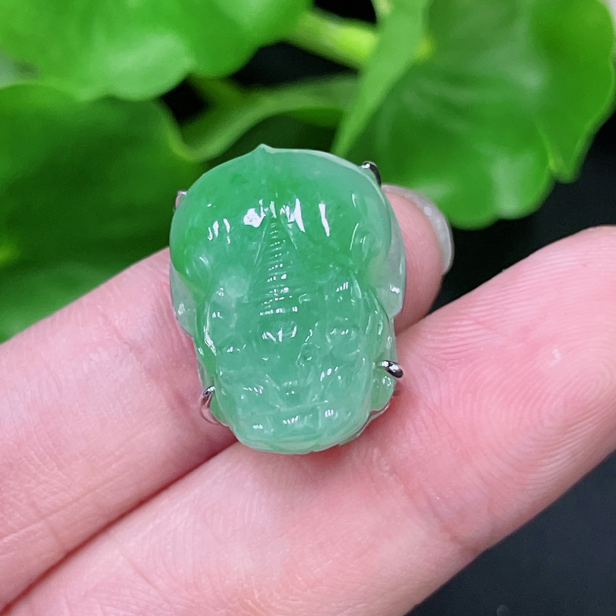 F33944077 Jadeite Pendant with 18K Gold Setting, Total Weight Approx. 5.7g