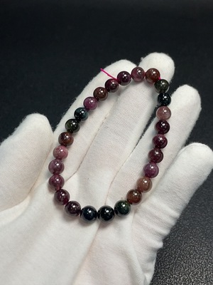 C33852771 Tourmaline Bracelet with Visible Organic Matter and Other Mineral Components, Total Weight Approx. 14.54g, Bead Size 6.8mm