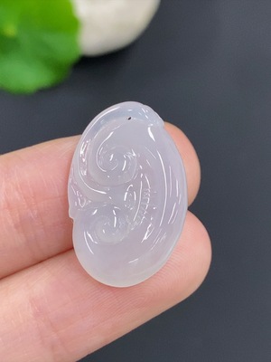 F42976029 翡翠如意挂件 货品总重量约2.6克